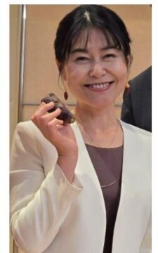 写真: 新谷　梨恵子